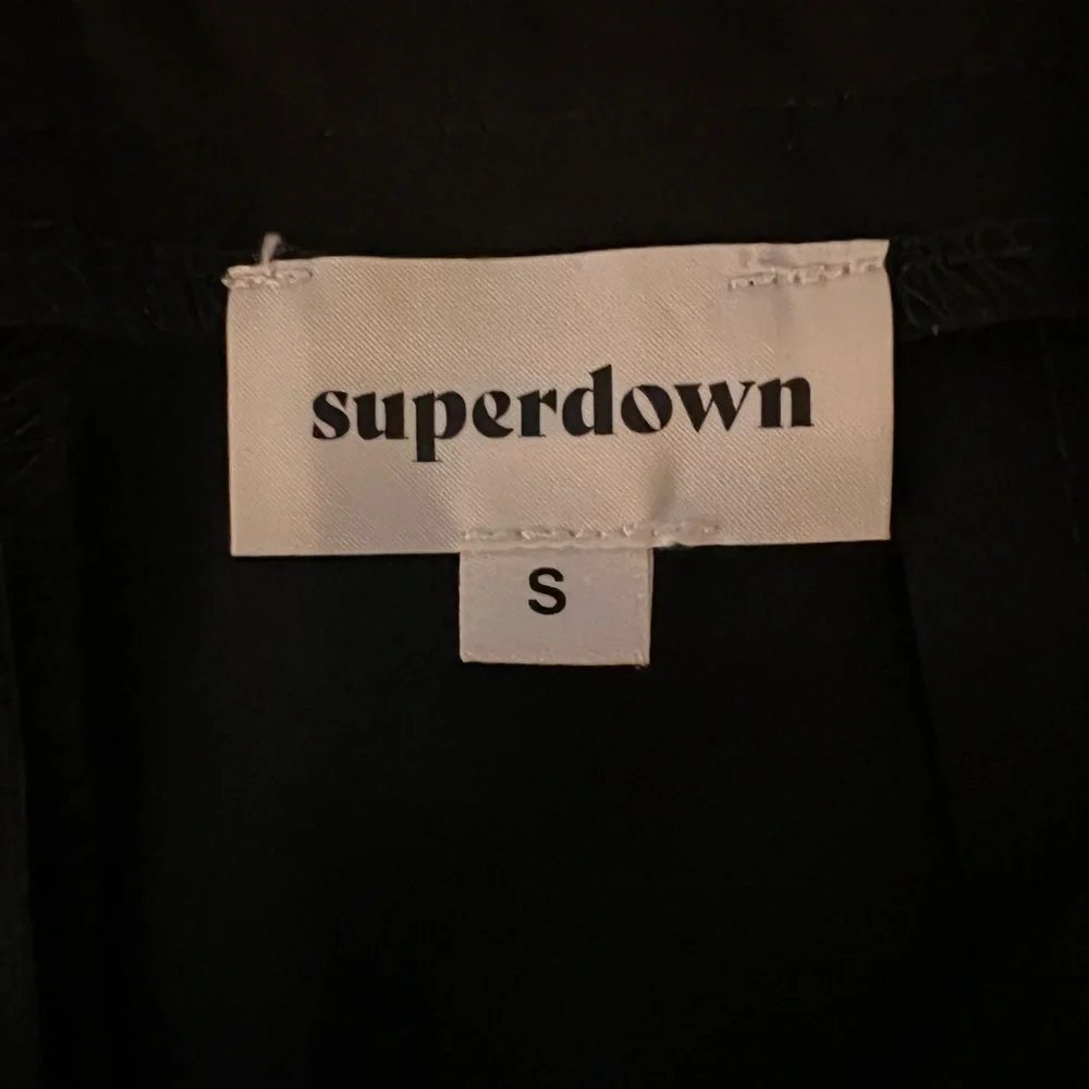 Superdown Black Ruffle Hem Mini Skirt – Size Small – NWOT